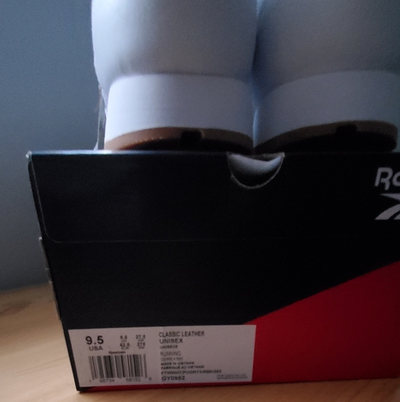 Brand new Reebok Classic Men 9.5 - Picture 7 of 7